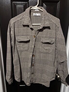 Hollister Black and White Houndstooth Button-Down Shirt